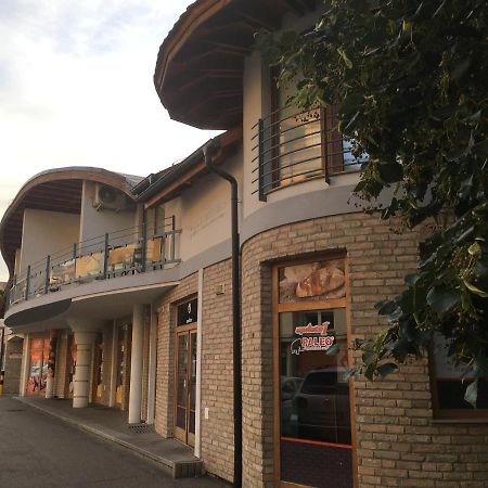 Konde Apartments B Дунайська Стреда Екстер'єр фото