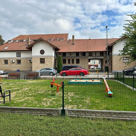 Konde Apartments B Дунайська Стреда Екстер'єр фото