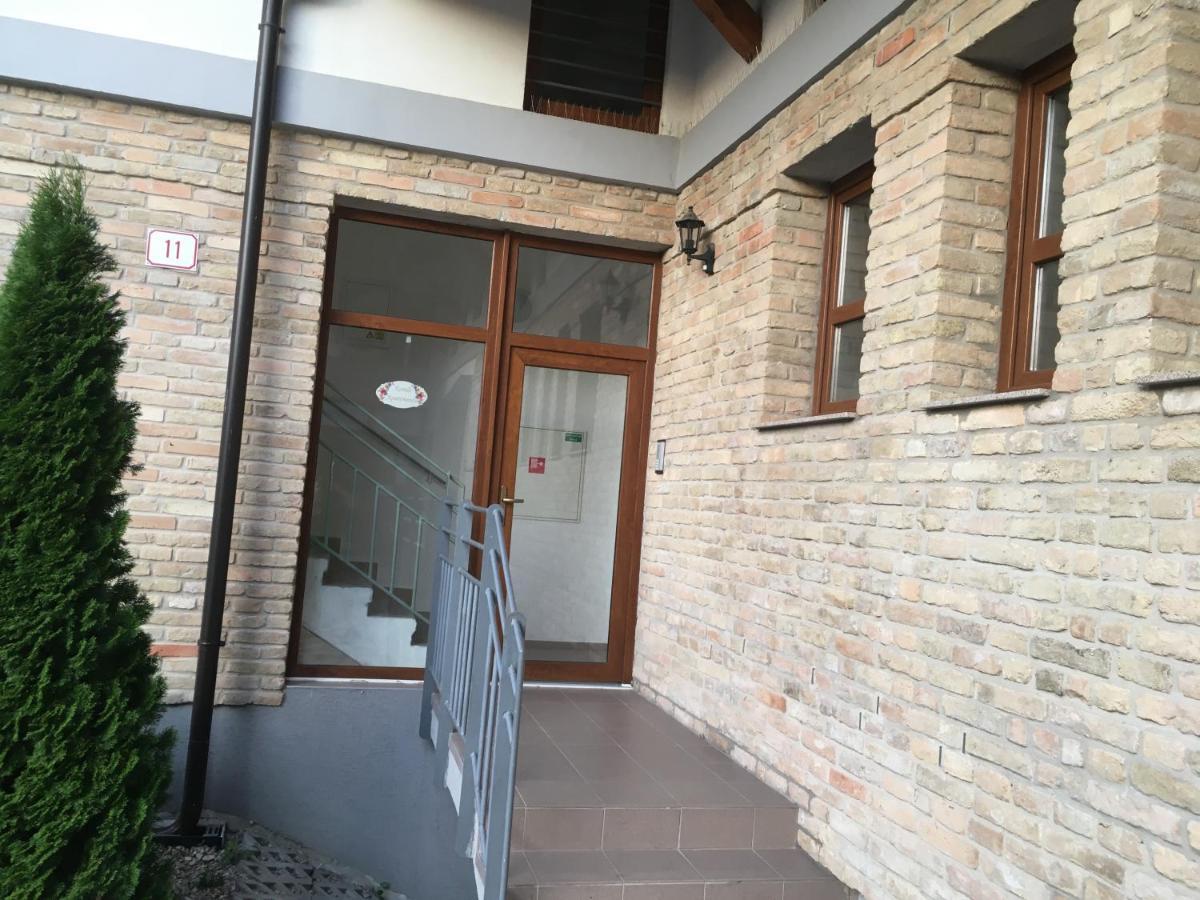 Konde Apartments B Дунайська Стреда Екстер'єр фото