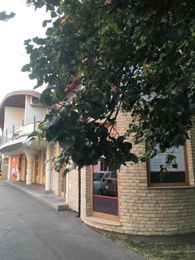 Konde Apartments B Дунайська Стреда Екстер'єр фото